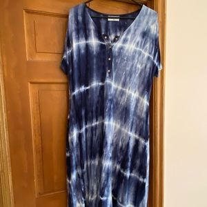 Nesting olive house dress in sm/med.